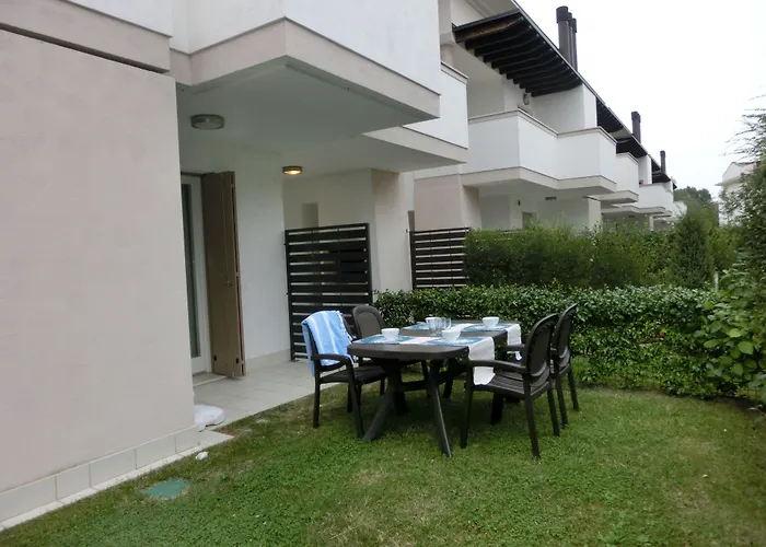 Apartamento Lovely Flat Wiht Enclosed Garden And Fireplace Bibione