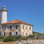 Lovely Flat Wiht Enclosed Garden And Fireplace Bibione