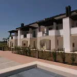 Lovely Flat Wiht Enclosed Garden And Fireplace