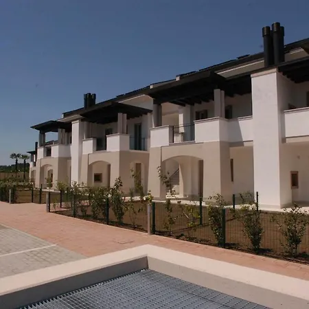 Апартаменты Lovely Flat Wiht Enclosed Garden And Fireplace Бибионе