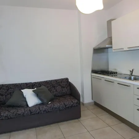 Lovely Flat Wiht Enclosed Garden And Fireplace * Бибионе