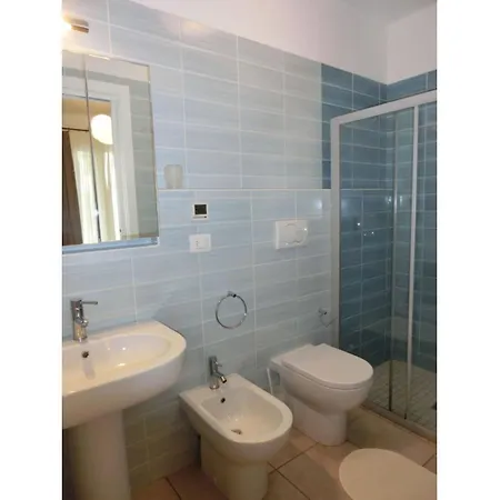 Апартаменты Lovely Flat Wiht Enclosed Garden And Fireplace Бибионе