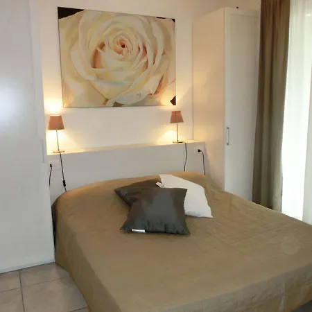 Apartment Lovely Flat Wiht Enclosed Garden And Fireplace Bibione