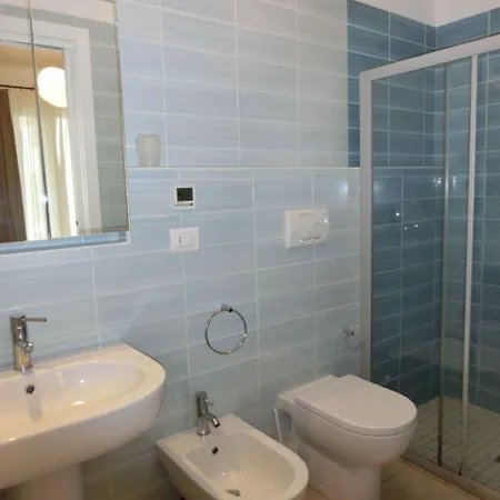 Апартаменты Lovely Flat Wiht Enclosed Garden And Fireplace Бибионе