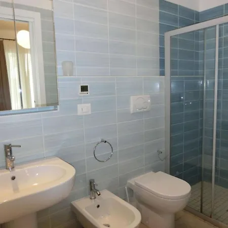 Lovely Flat Wiht Enclosed Garden And Fireplace * Бибионе