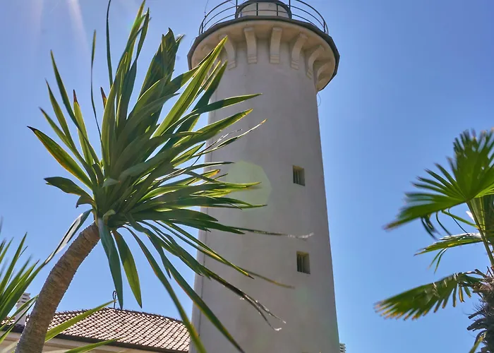 Lovely Flat Wiht Enclosed Garden And Fireplace *