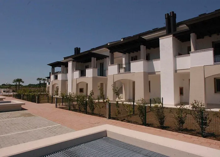 Lovely Flat Wiht Enclosed Garden And Fireplace