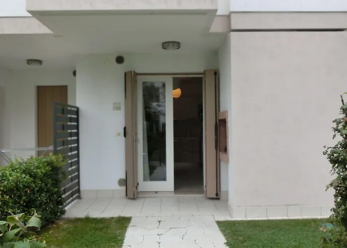 Lovely Flat Wiht Enclosed Garden And Fireplace Appartamento Bibione