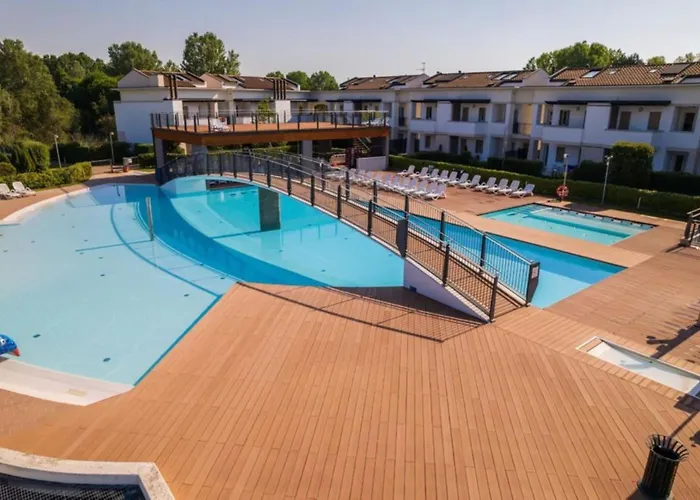 Lovely Flat Wiht Enclosed Garden And Fireplace Bibione